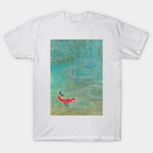 Koi fish in pond T-Shirt